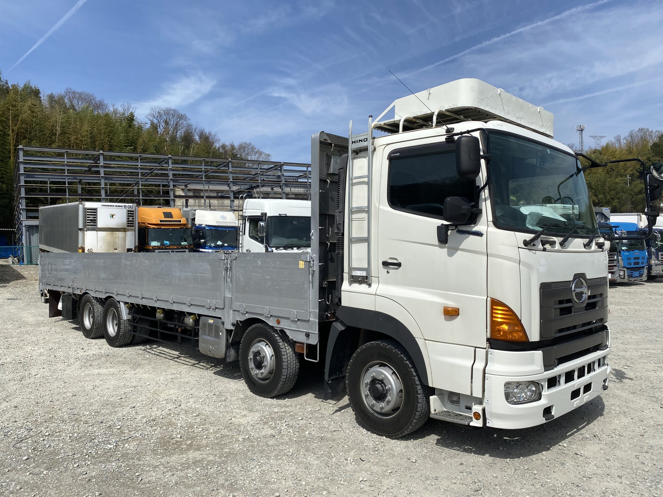 フルエアサス 25t低床平ボディー セミオートマ車 トラックコム中古トラック販売