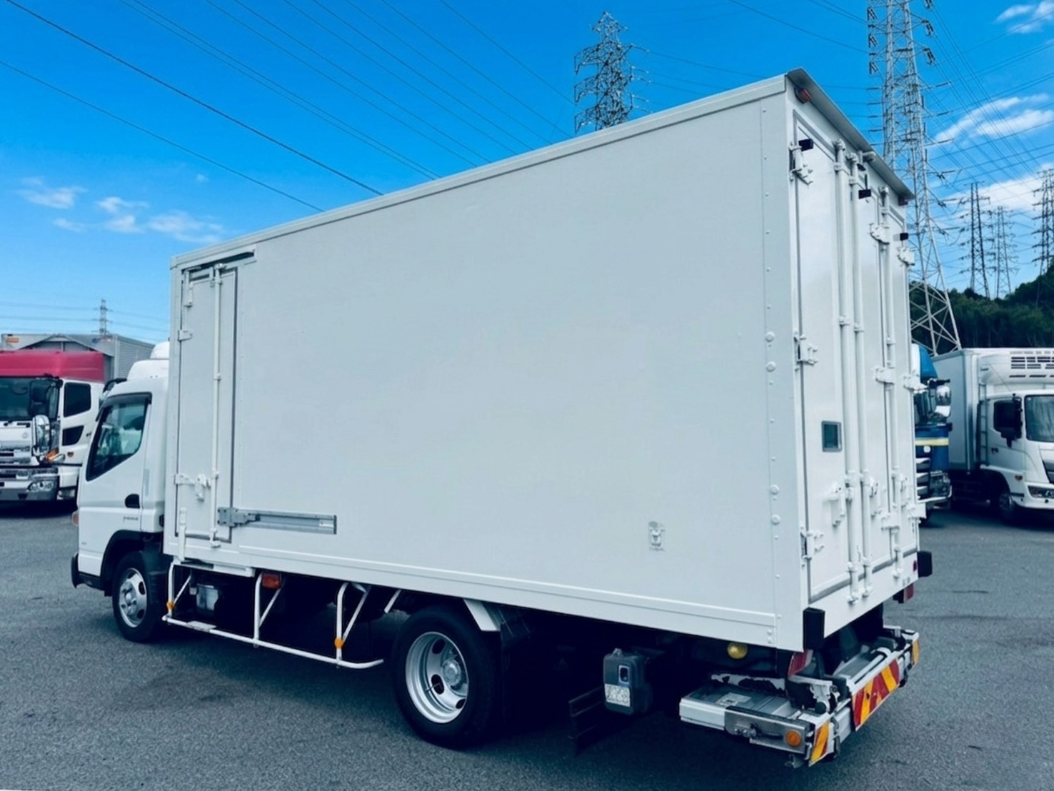 【3t車でも配送可】【ワイド幅】トラック コンテナ 長さ約440cm×幅208cm×高さ230cmくらい 物置き バイクガレージ 匝瑳市発 配送可 3t積載☆格納ゲート付ワイドロング冷凍車☆ | トラックコム中古